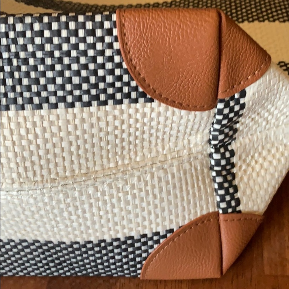 Woven Tote - Picture 4 of 9
